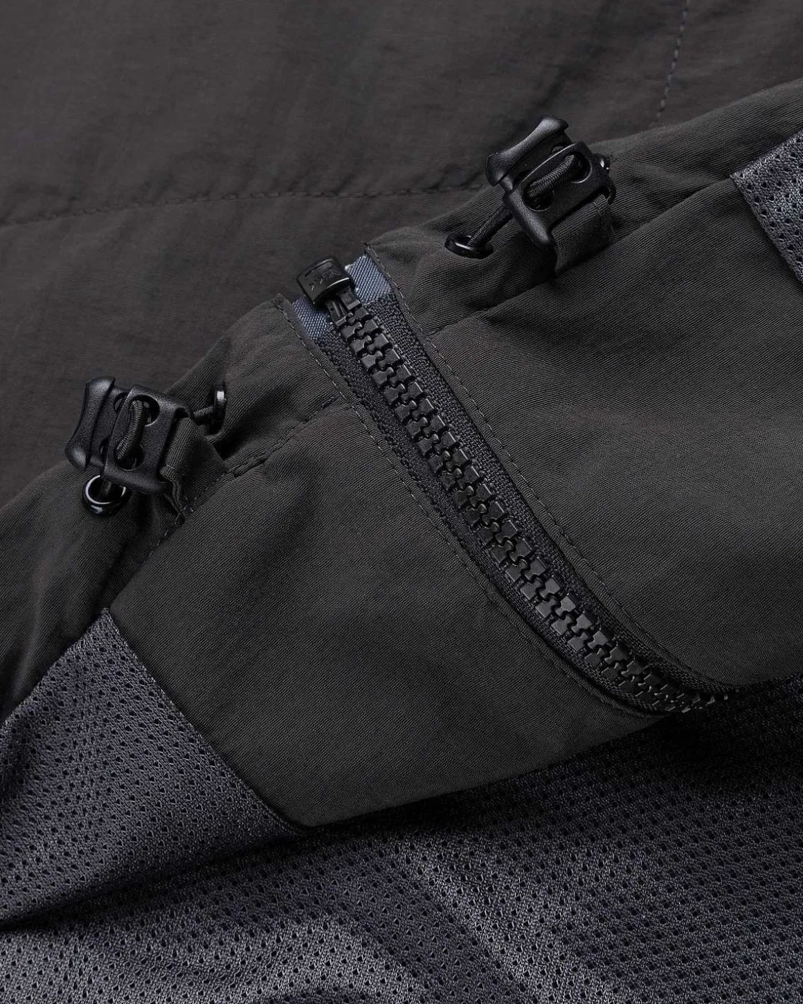 Aperture Track Top Sort/Morkegron