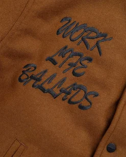 Arbejde Varsity Bomber Deep Hamilton Brown